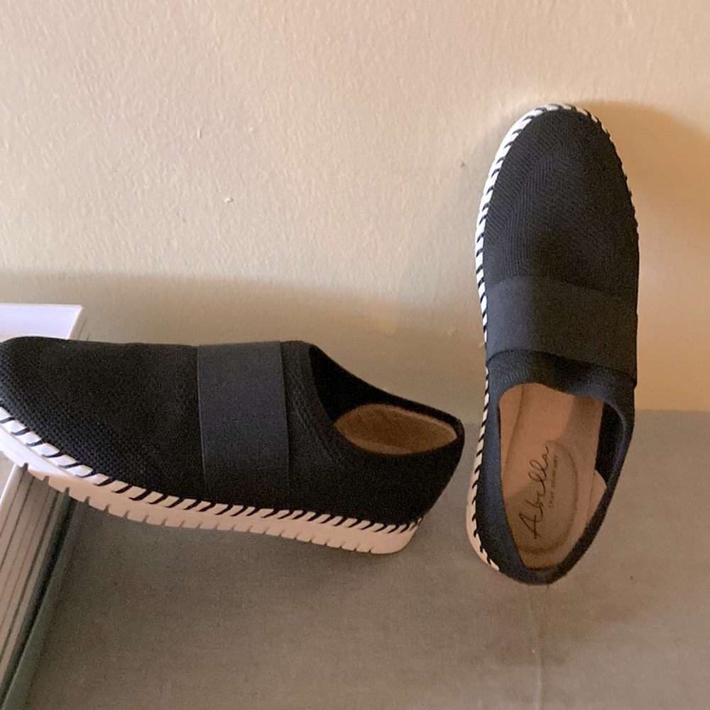 Black knit slip on